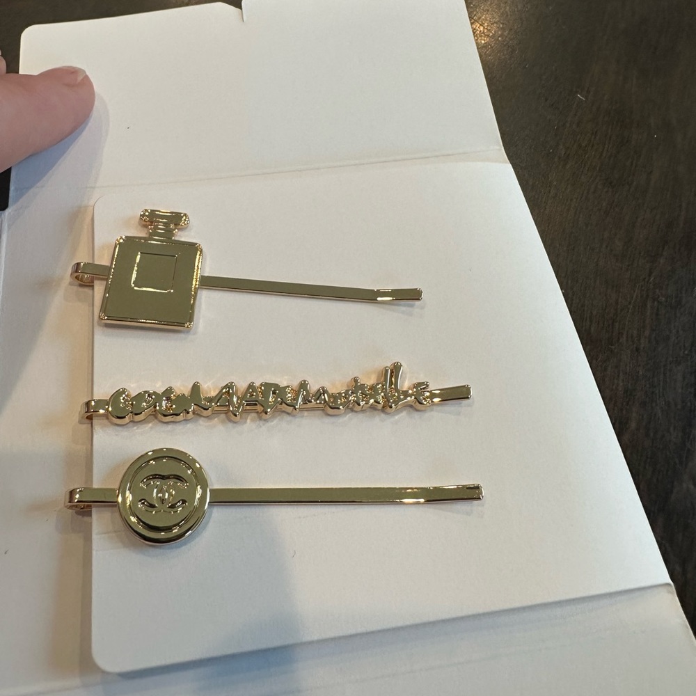 NIB hair pins set of 3